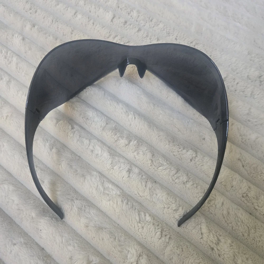 Kim Kardashian Style Sunglasses - Picture 4 of 4